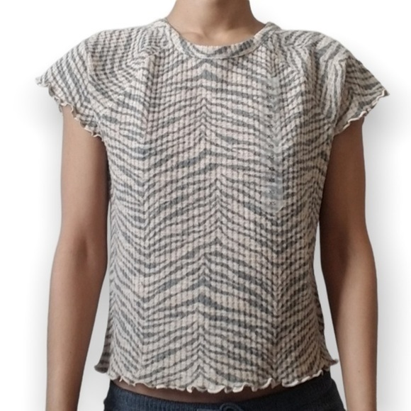 American Eagle Animal Print Cropped Baby Tee - Picture 1 of 2